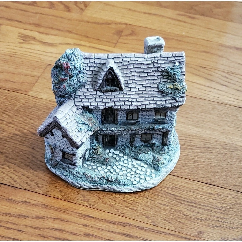 Cottage with stone sidewalk
